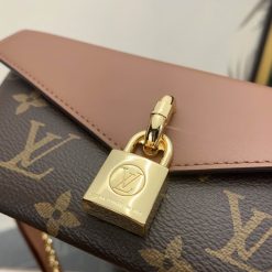 루이비통 Padlock on Strap M80763 19X11X3